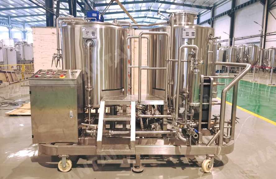 Cute portable 300L brewhouse unit and portable 300L beer fermenters.